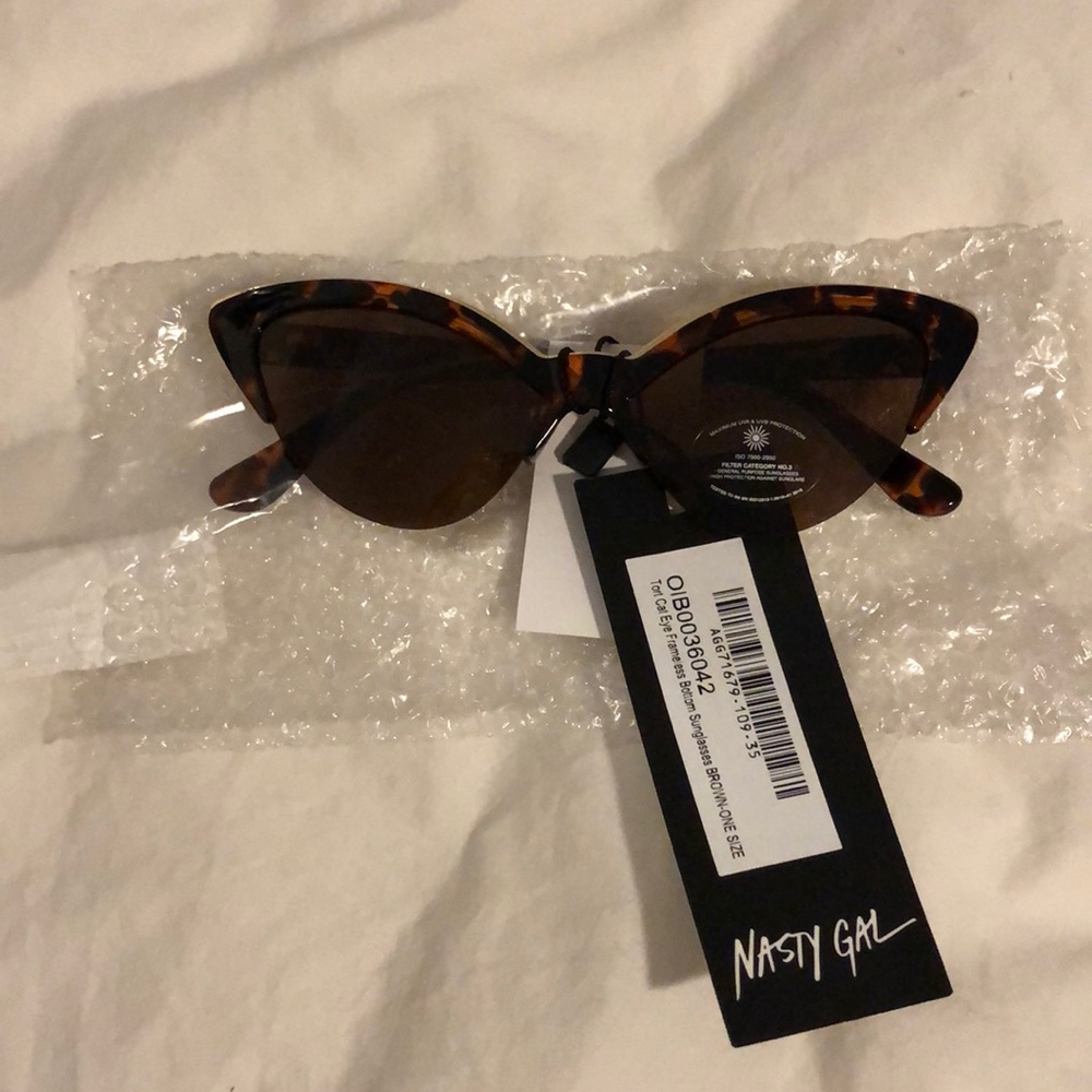 NWT Tort Cat Nasty Gal sunglasses